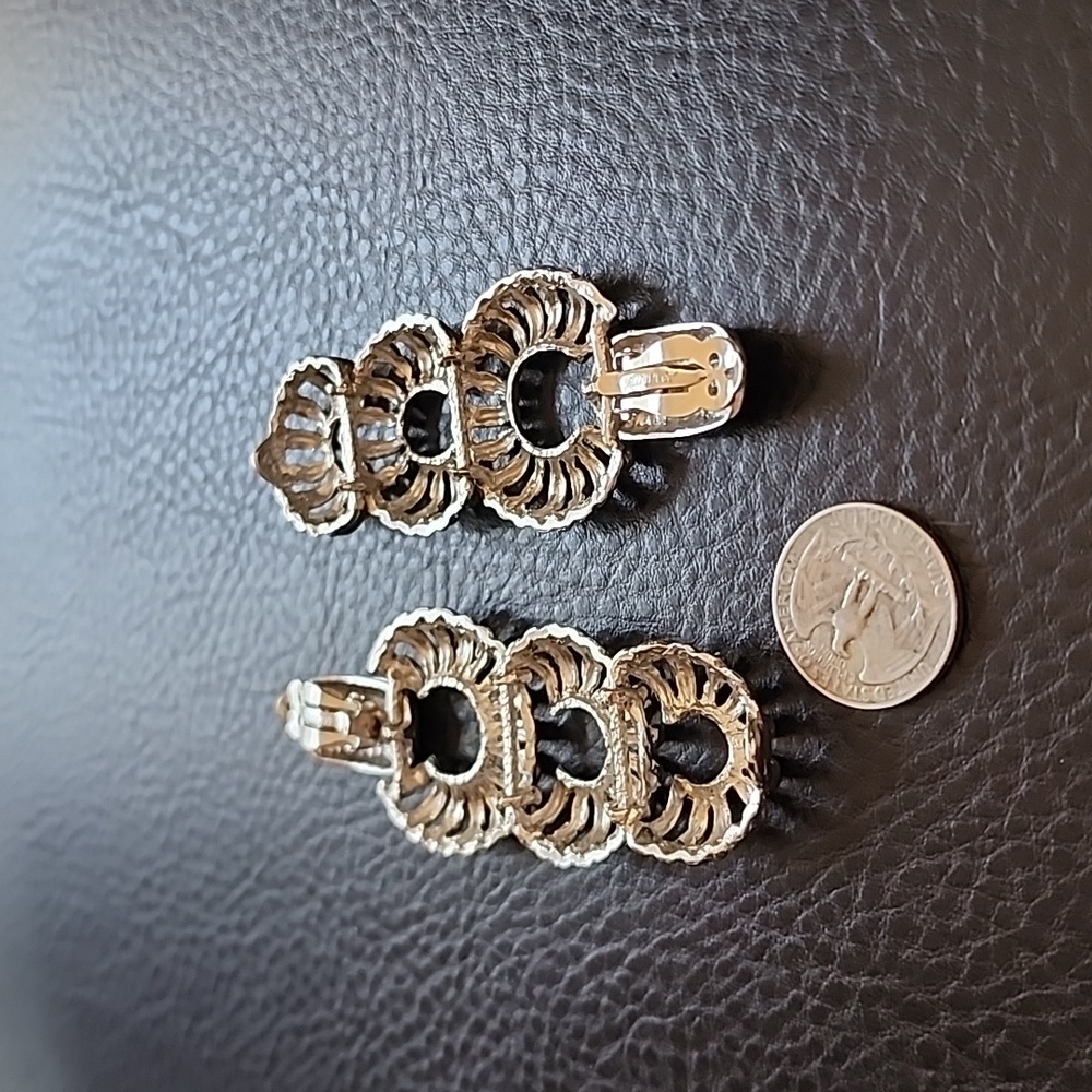 Asymmetry clip on earrings - Picture 8 of 8